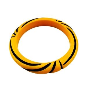 VTG Carved Bakelite Bangle Bracelet